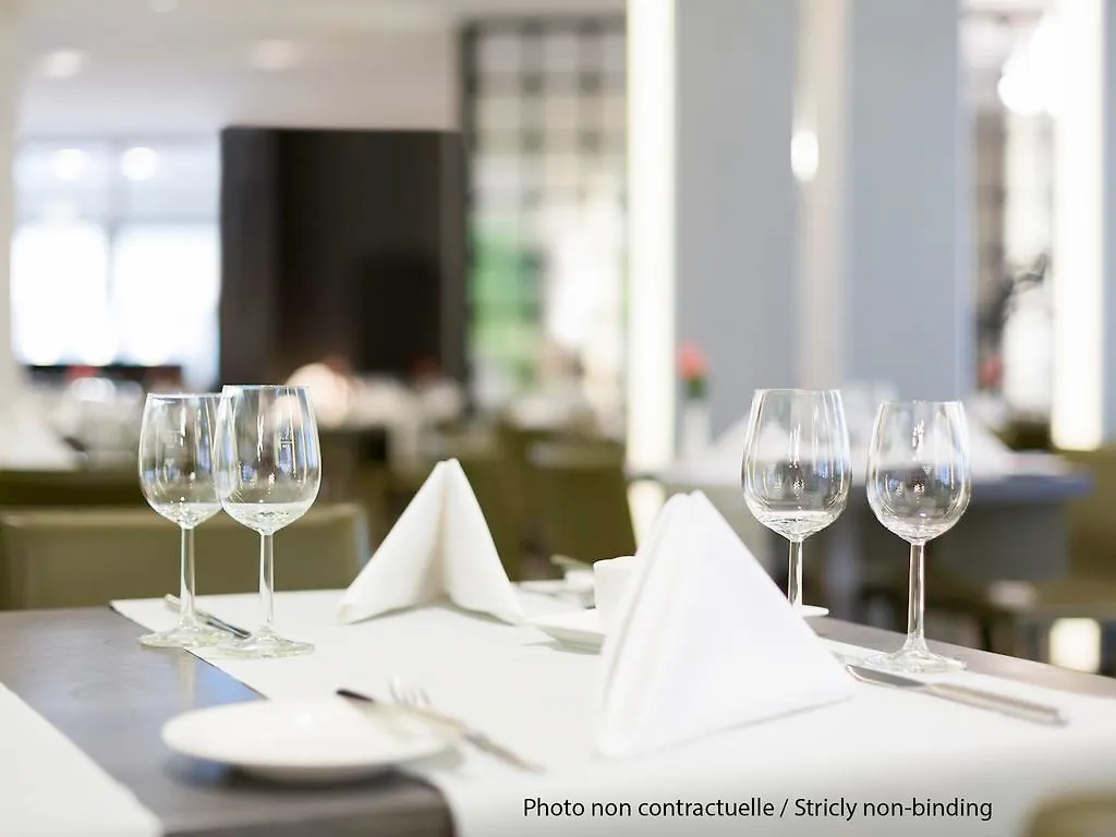 Novotel London Heathrow Airport T1 T2 And T3 Hayes  4*, Hayes (Greater London)